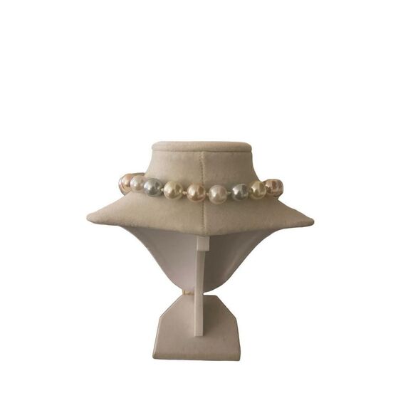 C*h*a*n*e*L Faux Pearl Choker - Picture 5 of 5